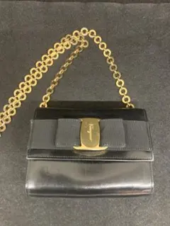 美品　フェラガモ　ショルダーバッグ　チェーン　ヴァラリボン　リザード型押し　黒⭐︎