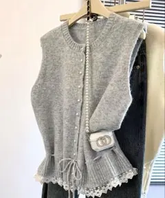 ニットベスト 可愛いフリル付 グレー Ｍ