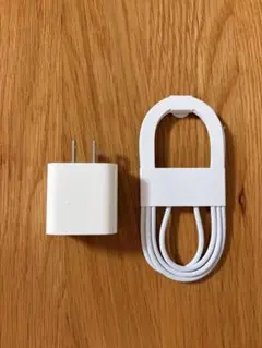 Apple iPhone17 正規品　充電ケーブルとコンセント