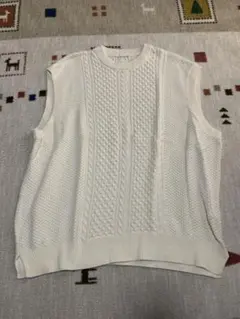 ホワイト ケーブルニット ノースリーブベスト