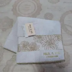 【新品未使用】PAUL & JOE 花柄タオルハンカチのサムネイル
