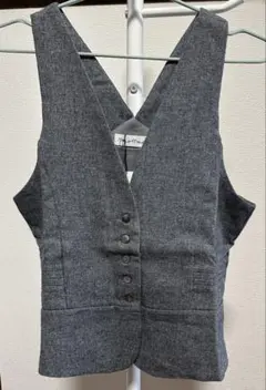 マオメイドのグレー Vネック ベストのサムネイル