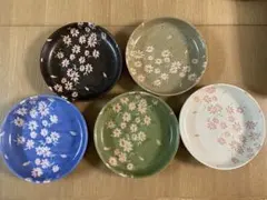 和模様花柄デザインの お皿セットです