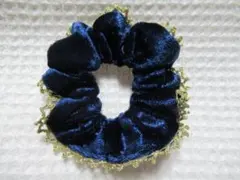 ゴールドのフリル調付きベロア生地　小さいシュシュ　ネイビー系