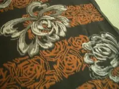 古布木綿はぎれ黒地に薔薇の花　122㎝　アンティーク昔着物リメイク古裂