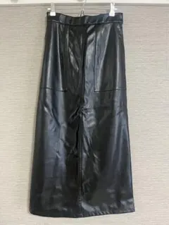フェイクレザーロングスカート