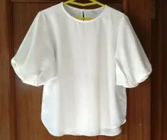 GU ホワイト バルーンスリーブシャツ