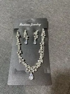 ブライダル　ネックレス イヤリングセット