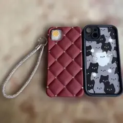 iPhone14プラス用ワインレッドキルティングケースと猫柄のケース2個セット