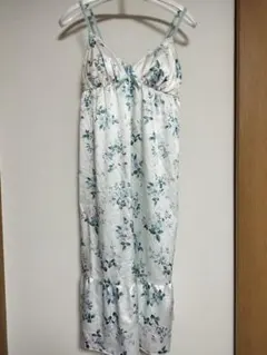 リサマリ花柄 サテン ワンピース ルームウェアのサムネイル