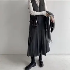 美品　クロレColorer Vネックジャンパースカート　チャコールグレー