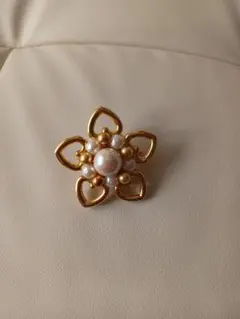 メタルハートパーツとパールのブローチ