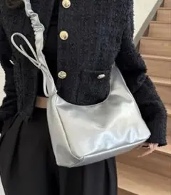 【即購入可】【美品】シルバー ショルダーバッグのサムネイル