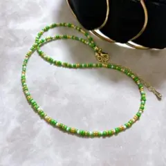 ビーズネックレス　グリーン　ホワイト　ゴールド