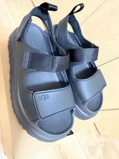 【美品】UGG 厚底 スポーツサンダル ブラックのサムネイル