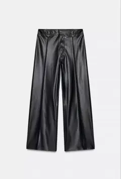 ZARA フェイクレザーパンツのサムネイル