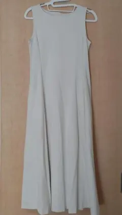 【美品】UNIQLO ウルトラストレッチエアリズムワンピースアイボリーSサイズ