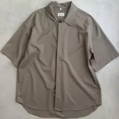 1LDK購入lownn ベージュのドレスシャツのサムネイル