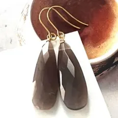 1点作品☆ ロングペアシェイプ型グレージュムーンストーンピアス　イヤリングに変更