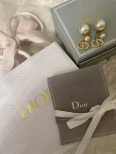 【正規品】Dior ゴールドピアス(両耳用) パール付き