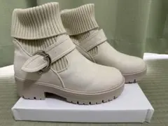 ソックスブーツ　ホワイト　スエード調　ブーツ