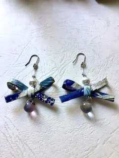 ハンドメイド リボン型ピアス 青