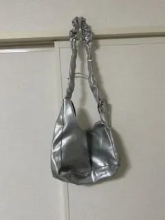 シルバー フリルストラップ ショルダーバッグ