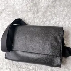 美品 イアパピヨネ ワイドテープ レザー ショルダーバッグ 本革 ブラック