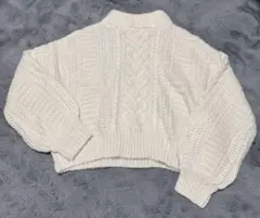 ホワイト ケーブルニット クロップドセーター