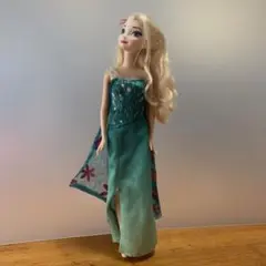 M197❀アナと雪の女王 エルサ フィギュア ディズニー ドール 人形 ドレス