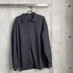 黒　シャツ