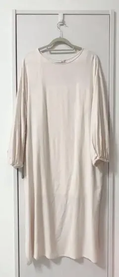美品　アーバンリサーチ　アイボリー ロングワンピース 長袖