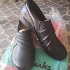 Clarks ブラックレザー ローファー