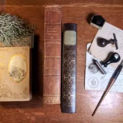 並べるだけで素敵な洋書2冊　アンティーク洋書　革洋書　洋書インテリア　洋書セット