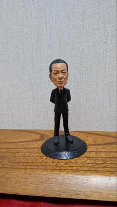 スーツ姿 フィギュア