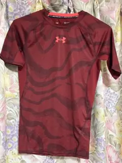 UNDER ARMOURアンダー アンダーシャツ　レッド