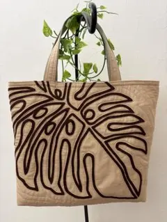 ハワイアンキルト　ベージュ　ハンドバッグ　バッグ　モンステラ