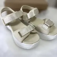ベージュ 厚底サンダル ストラップ付き size L 24cm.