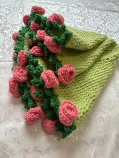 花モチーフ付きブランケット 緑色円形編み物