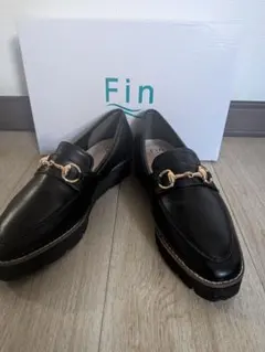 Fin 黒 ローファー 金色バックル
