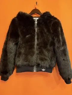 アディダス ファーフード付きボアジャケット