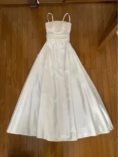 ホワイトAラインウェディングドレス