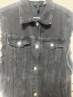 ブラックデニムベスト ノースリーブ フリンジ仕上げ