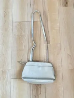 ニコアンド　niko and… 美品　お財布バック　斜めがけ　シルバー