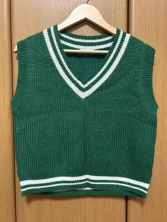 Honeys 緑のVネックニットベスト Sサイズ