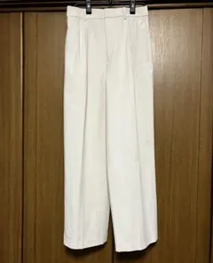 ユニクロ　レディース　タックワイドパンツ　ベージュ