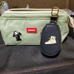 ANGOO 黒猫フィリップスちゃんブローチ付き若草色のペンケース キーホルダー