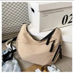 ボディバッグ ショルダーバック ベージュ 斜めがけ シンプル お出かけ 旅行