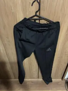 adidas ブラックジャージパンツ