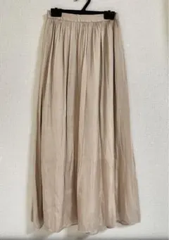 GU サテン ロングスカート ベージュ
